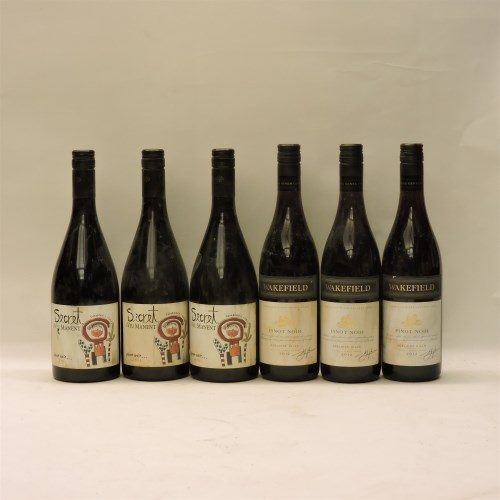Lot 190 - Assorted Red Wines to include: Secret de Viu Manent