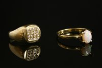 Lot 26 - A single stone gold opal ring