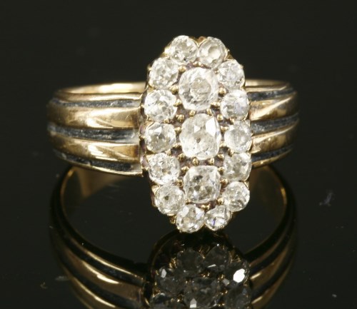 Lot 56 - An Edwardian diamond cluster ring