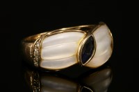 Lot 21 - A 9ct gold sapphire