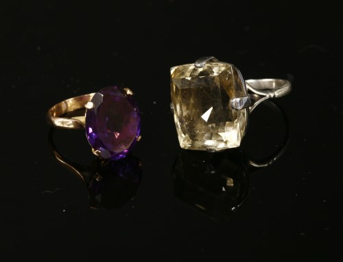 Lot 13 - A gold single stone synthetic colour change sapphire ring
