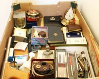 Lot 353 - Box of collectors' items
