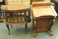 Lot 601 - A wood drinks table and a davenport