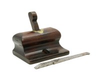 Lot 172A - A good mahogany and brass routing plane by E Dunnett with a Watkin & Sons warranted steel blade