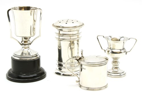 Lot 330 - A collection of silver plated items