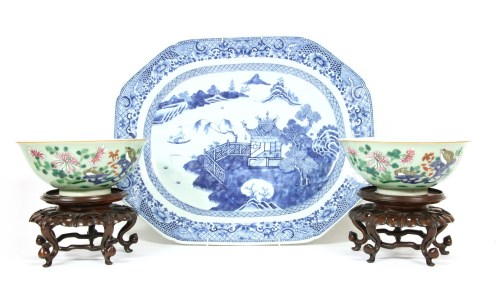 Lot 297 - An export Chinese blue and white porcelain meat plate