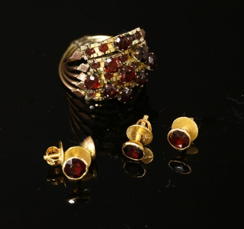 Lot 19 - A five row garnet set ring joined as one