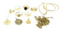 Lot 51 - A collection of gold items