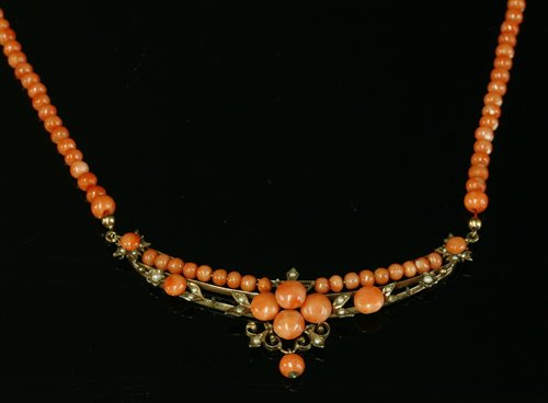 Lot 126 - An Edwardian coral and simulated pearl necklace