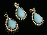 Lot 215 - A gold stained howlite and diamond pendant and earring suite