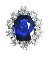 Lot 542 - An 18ct gold sapphire and diamond oval cluster ring