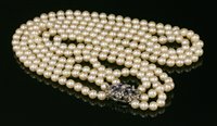 Lot 283 - A three row cultured pearl necklace