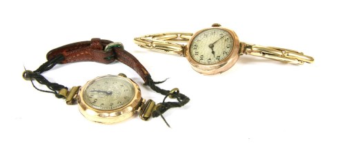 Lot 135 - A ladies 9ct gold mechanical watch on expanding bracelet