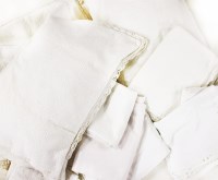 Lot 386 - A collection of vintage linen