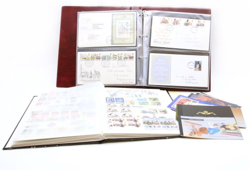 Lot 197 - A quantity of Queen Elizabeth II GB covers in presentation pack