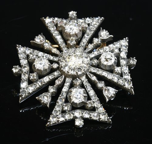 Lot 34 - A Victorian diamond set Maltese cross pendant/brooch