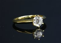 Lot 371 - A gold single stone diamond ring