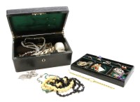 Lot 146 - A box of costume jewellery