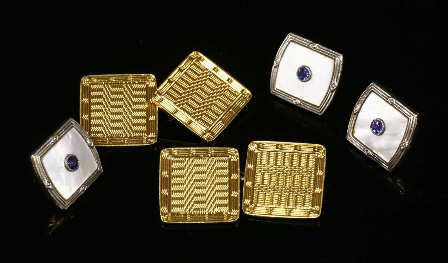 Lot 195 - A pair of 18ct gold Art Deco chain link cufflinks