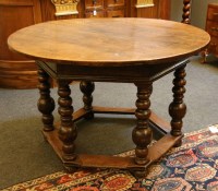 Lot 719 - An 18th century circular centre table