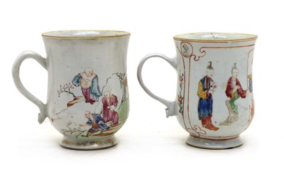 Lot 186 - A pair of Chinese export porcelain mugs