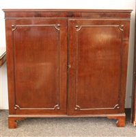 Lot 525 - A George III mahogany dwarf bookcase