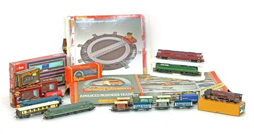 Lot 321 - A large quantity of predominantly Hornby 00 Guage model railway items