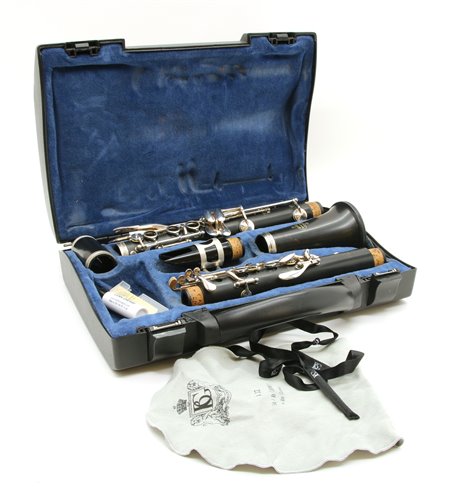 Lot 129 - A Buffet B12 clarinet
