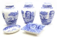 Lot 291 - Eleven items of modern blue and white Spode Italian pattern china