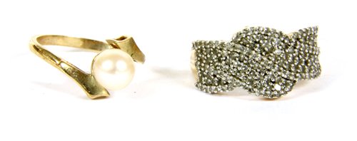 Lot 10 - A 9ct gold pave set twisted ribbon design ring