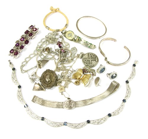 Lot 45 - A collection of costume jewellery