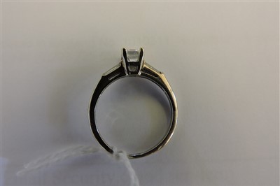 Lot 527 - A 9ct gold single stone diamond ring