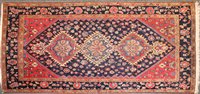 Lot 592 - A 20th century hand knotted Malayer rug