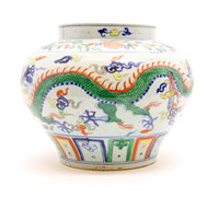 Lot 600 - Five toe dragon vase