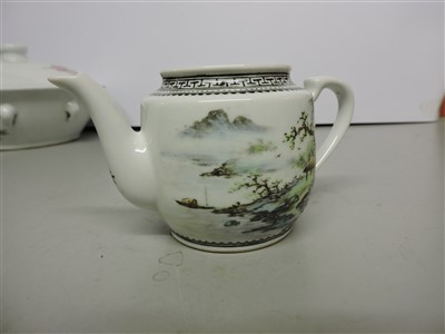 Lot 400 - A Chinese teapot
