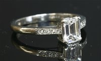 Lot 471 - A platinum single stone diamond ring