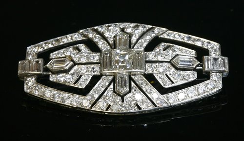 Lot 187 - A cased Austrian Art Deco diamond set plaque brooch