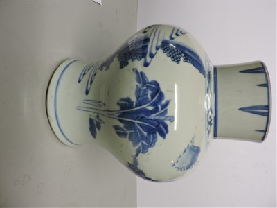 Lot 36 - A Chinese blue and white vase