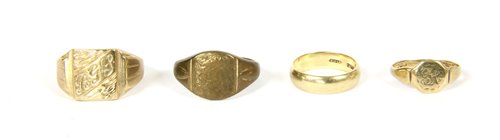 Lot 63 - A gentlemen's gold signet ring