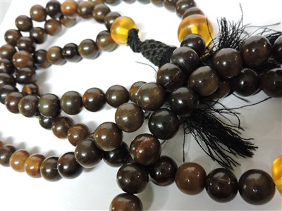 Lot 260 - A Chinese rhinoceros horn bead necklace