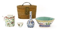Lot 399 - A collection of Chinese porcelain