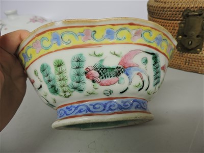 Lot 399 - A collection of Chinese porcelain