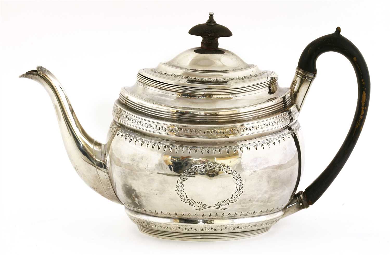 Lot 4 - A George III silver teapot