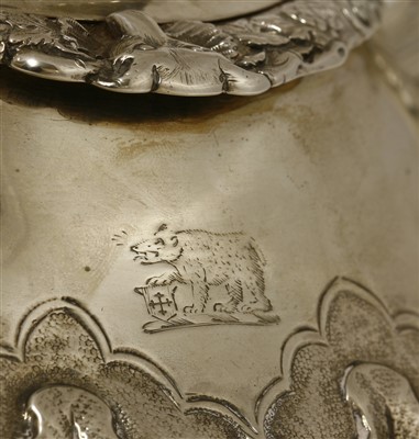 Lot 10 - A William IV silver teapot