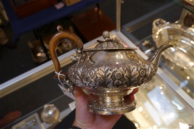Lot 10 - A William IV silver teapot