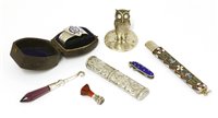 Lot 704 - A collection of novelty items