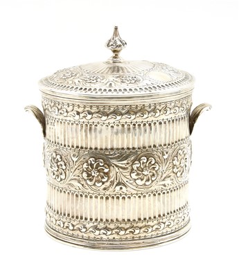 Lot 94 - A silver biscuit barrel