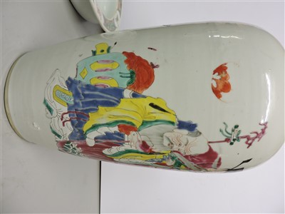 Lot 123 - A Chinese famille rose vase