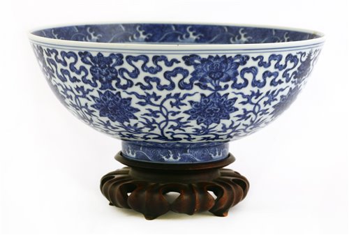 Lot 55 - A Chinese blue and white bowl