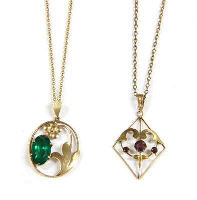 Lot 58 - An Edwardian green paste gold pendant